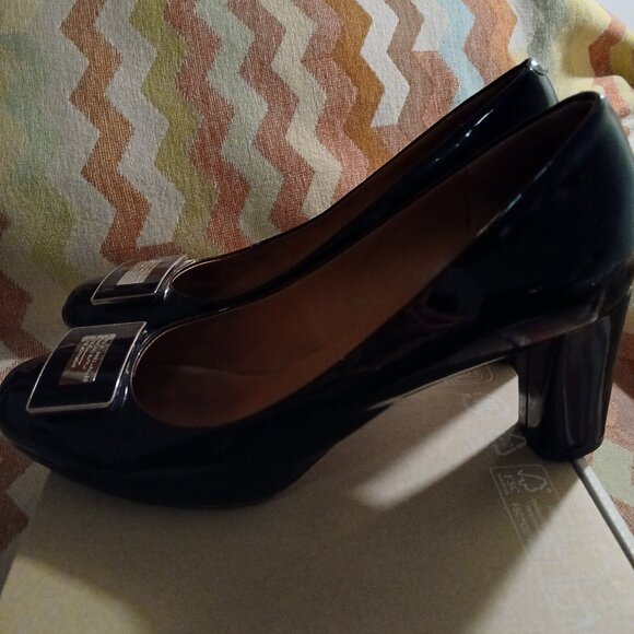 Marc by Marc Jacobs Logo Plaque Heels - Picture 4 of 11